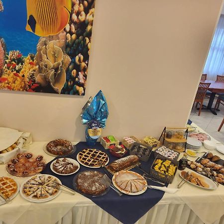 Hotel Savana Rimini Kültér fotó