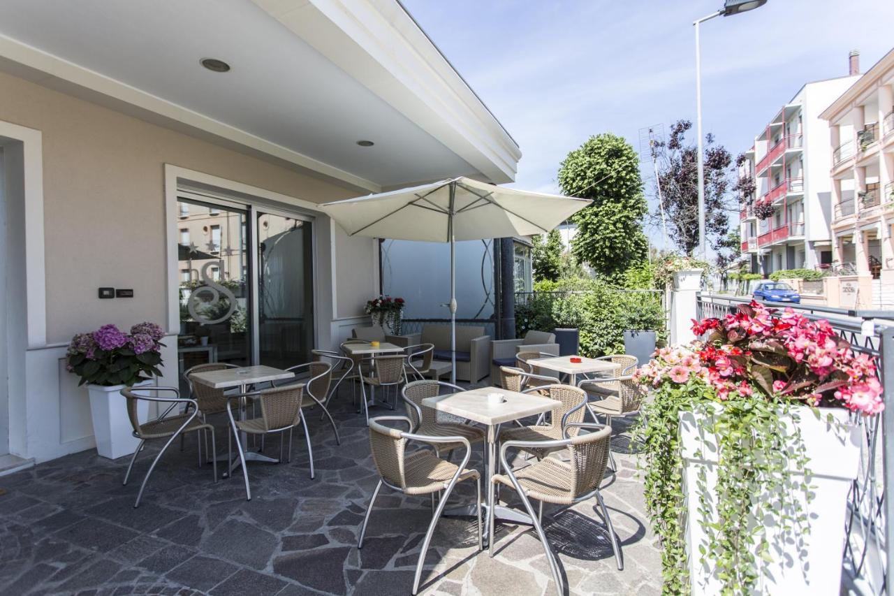 Hotel Savana Rimini Kültér fotó