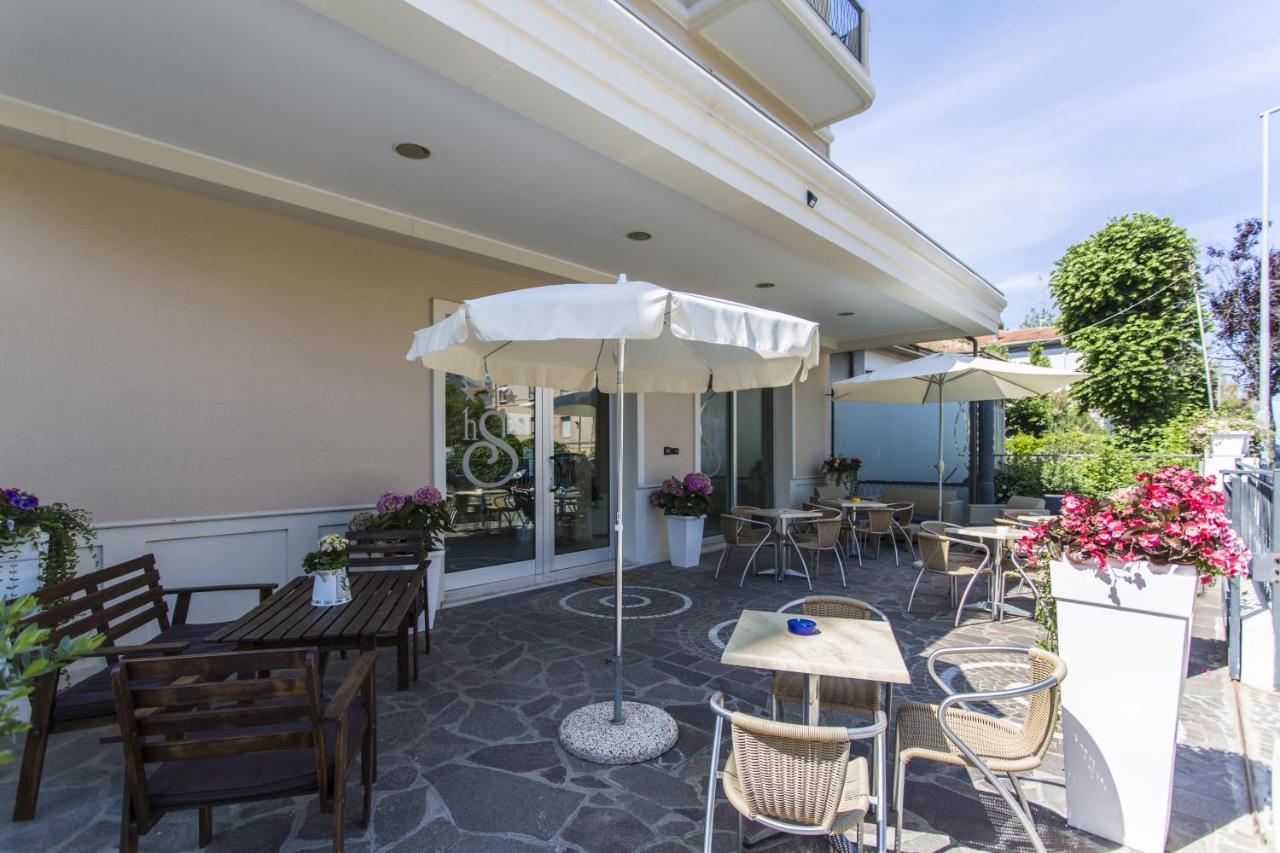 Hotel Savana Rimini Kültér fotó