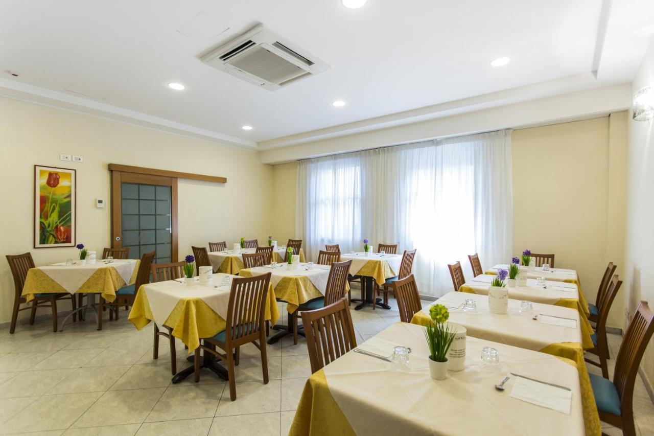Hotel Savana Rimini Kültér fotó