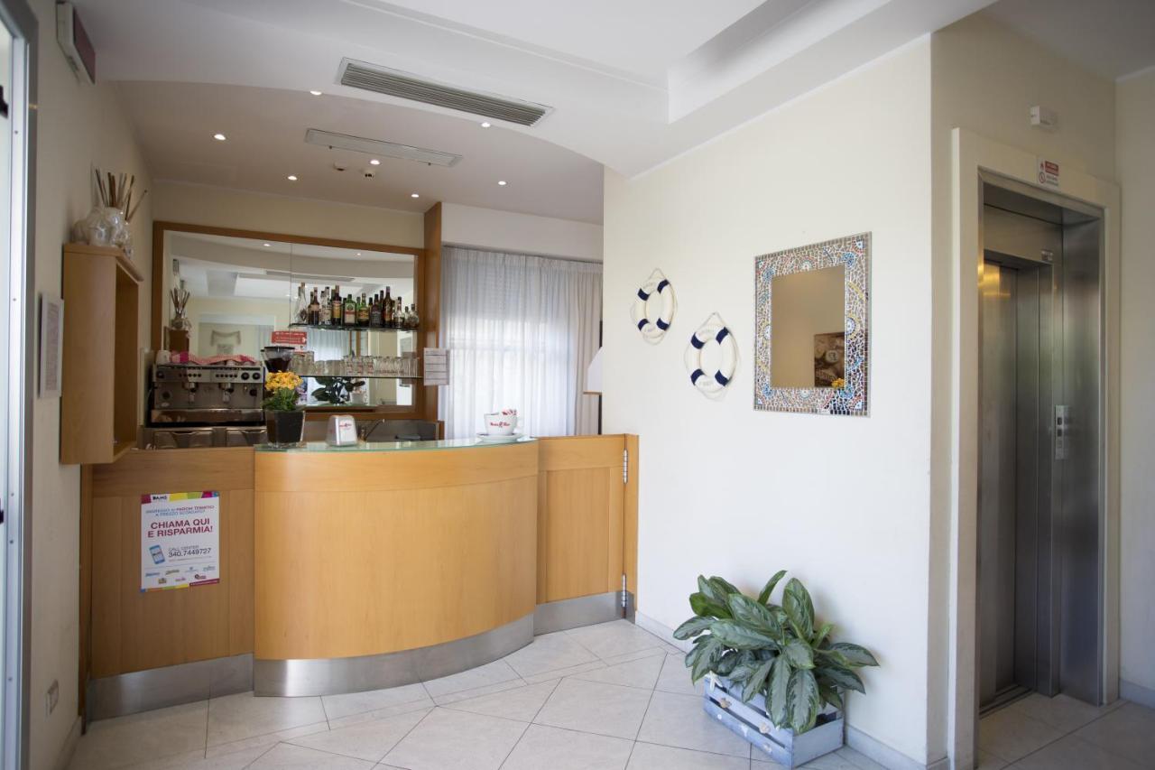 Hotel Savana Rimini Kültér fotó