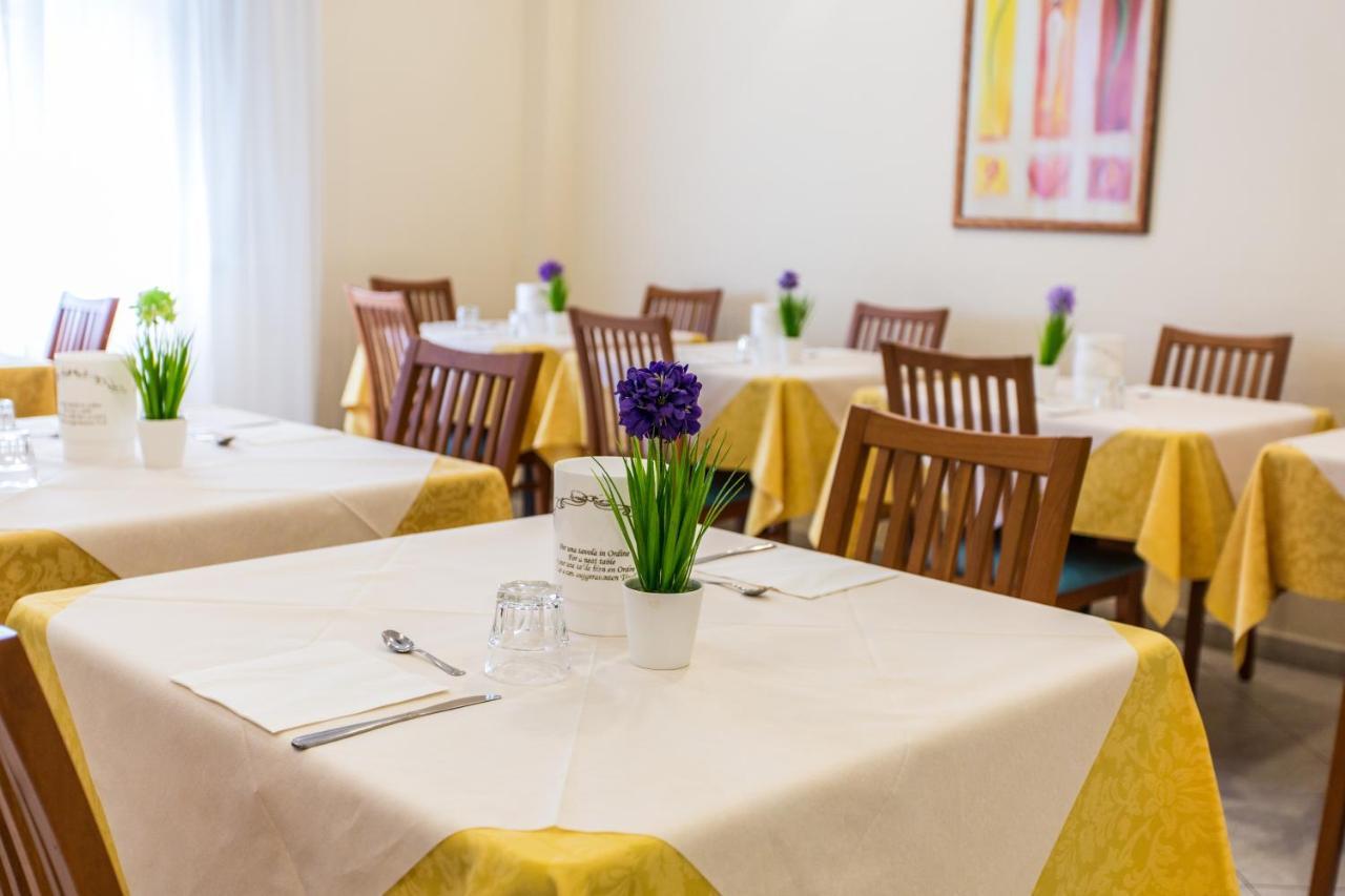 Hotel Savana Rimini Kültér fotó