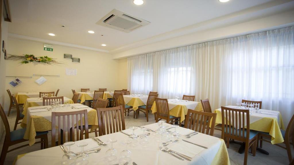 Hotel Savana Rimini Kültér fotó